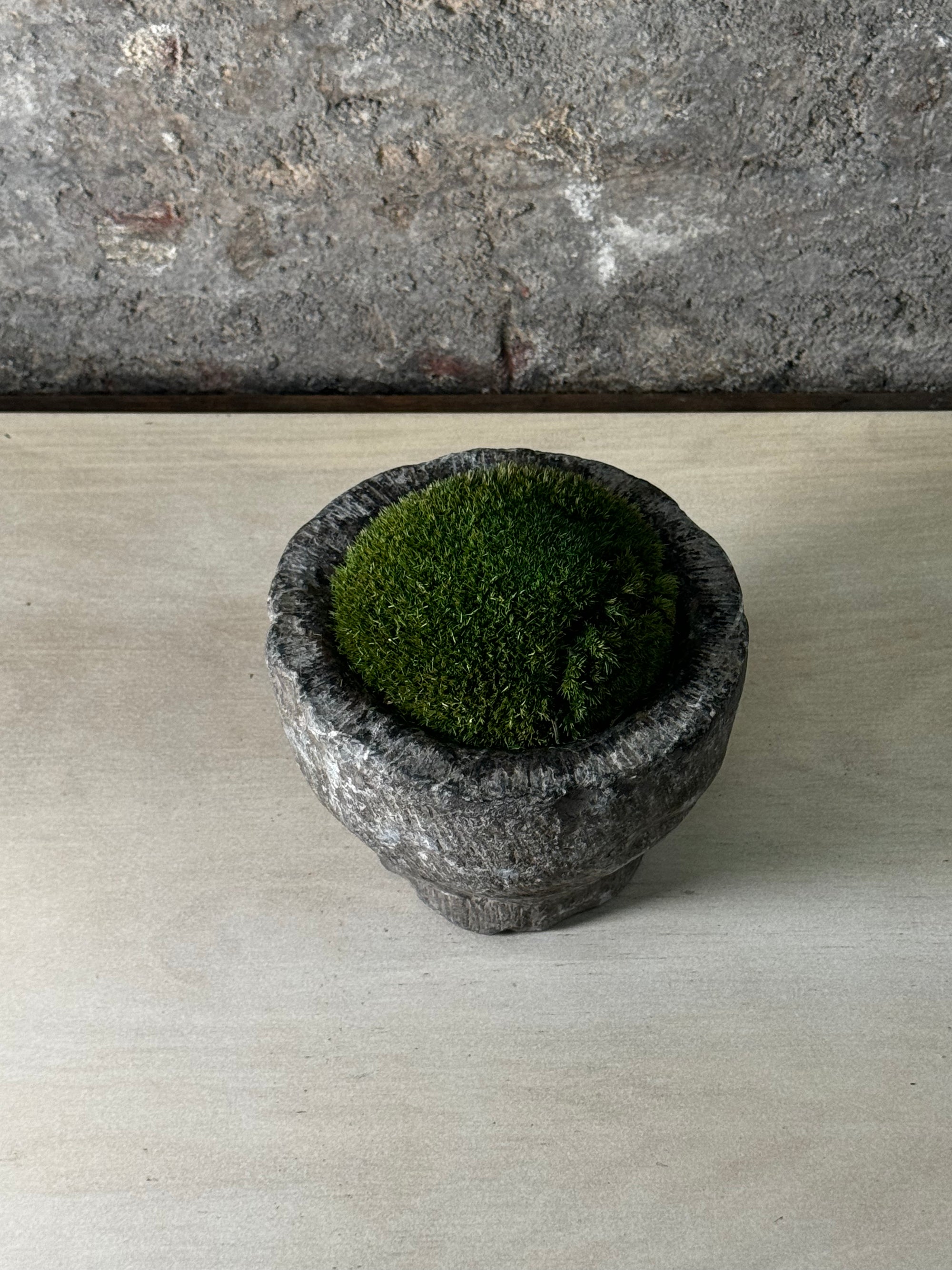 Antique Stone Mortar with Moss FR2