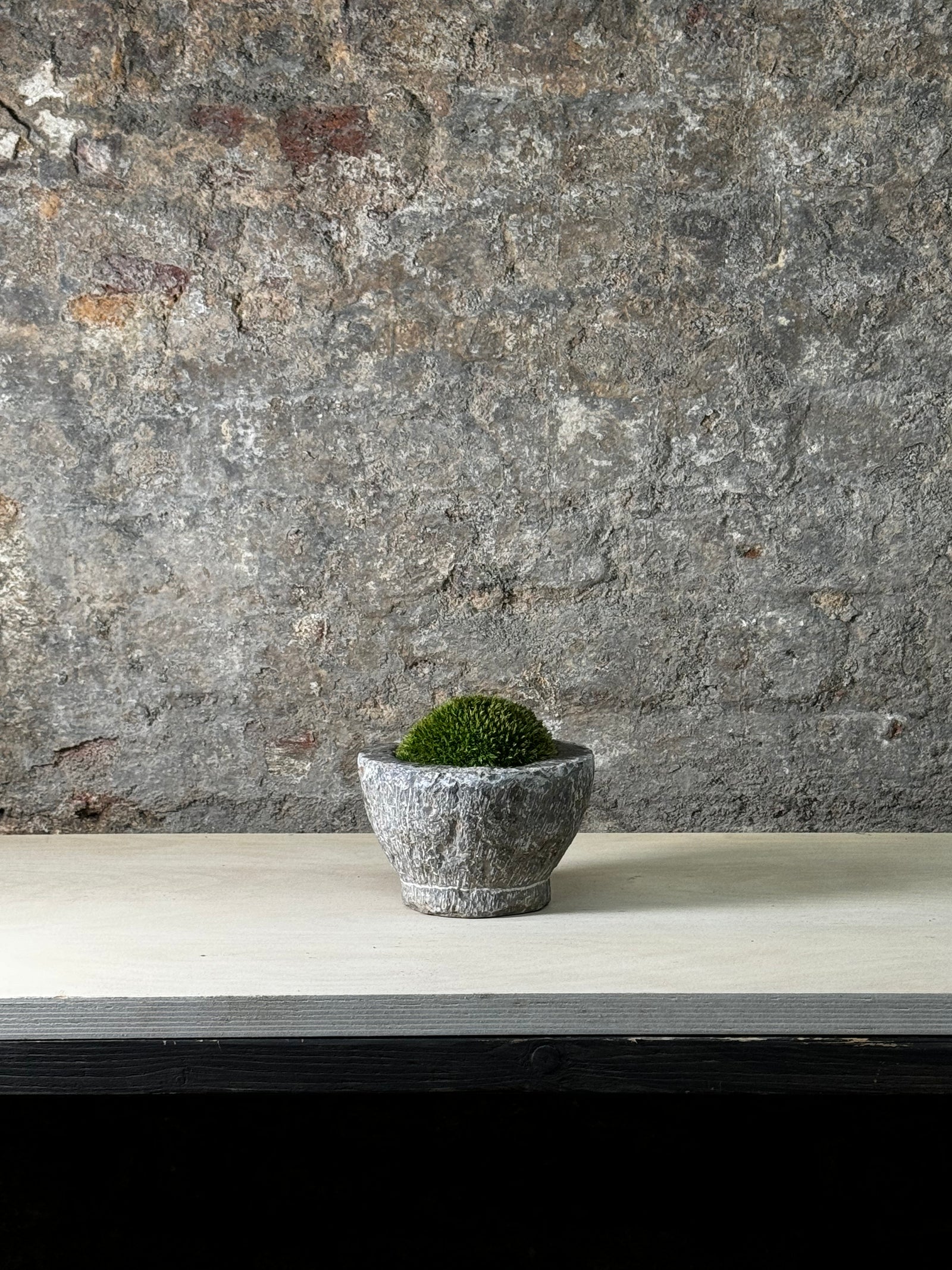 Antique Stone Mortar with Moss FR4