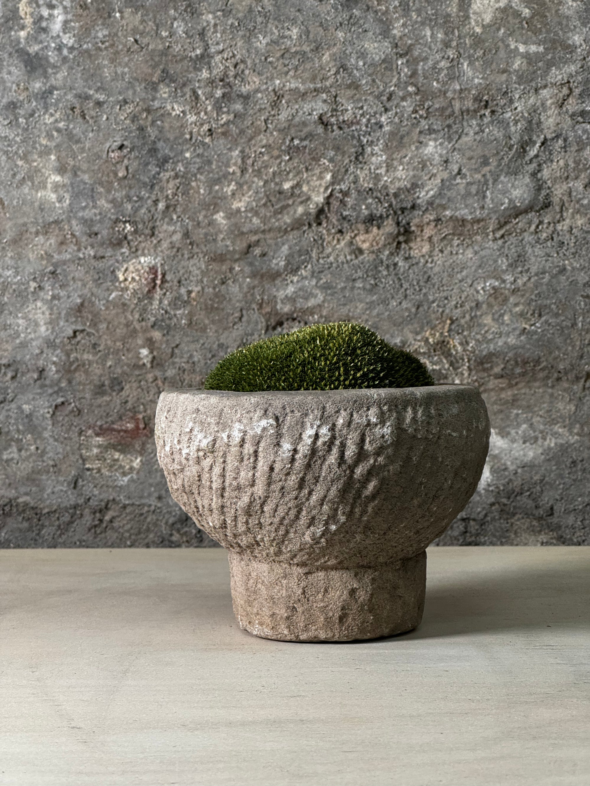 Antique Stone Mortar with Moss FR8