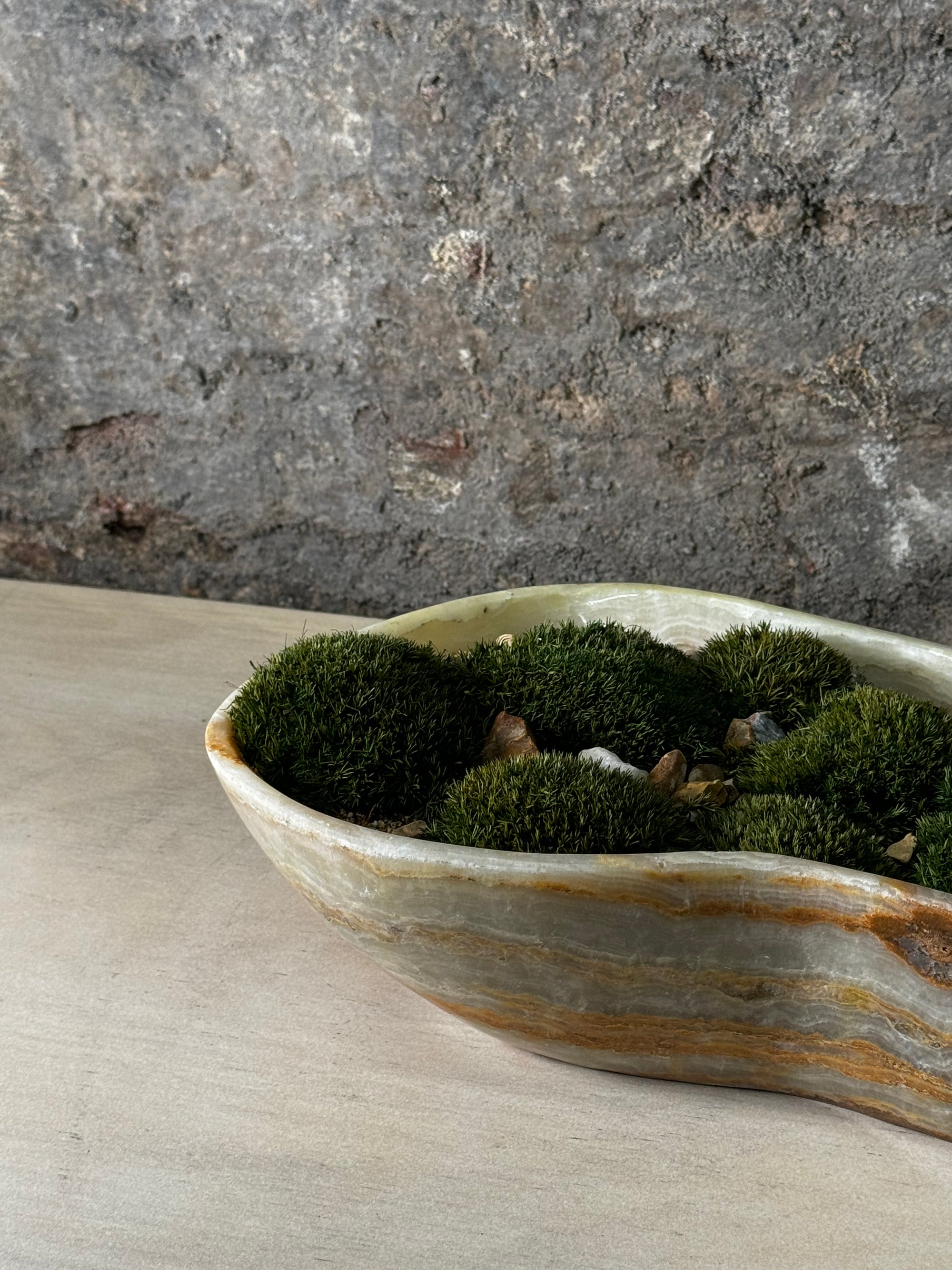 Premium Onyx Bowl with preserved moss FR16