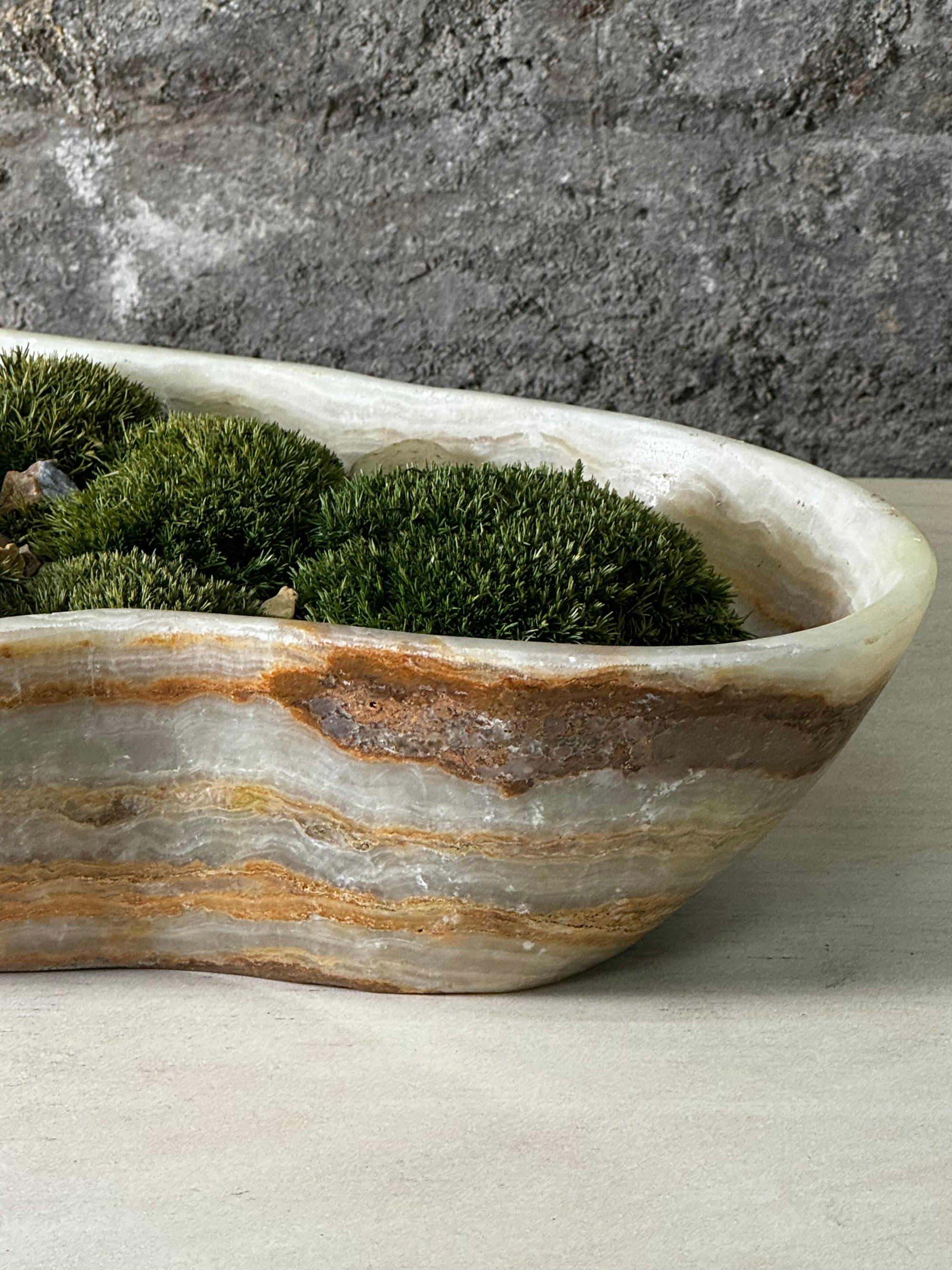 Premium Onyx Bowl with preserved moss FR16