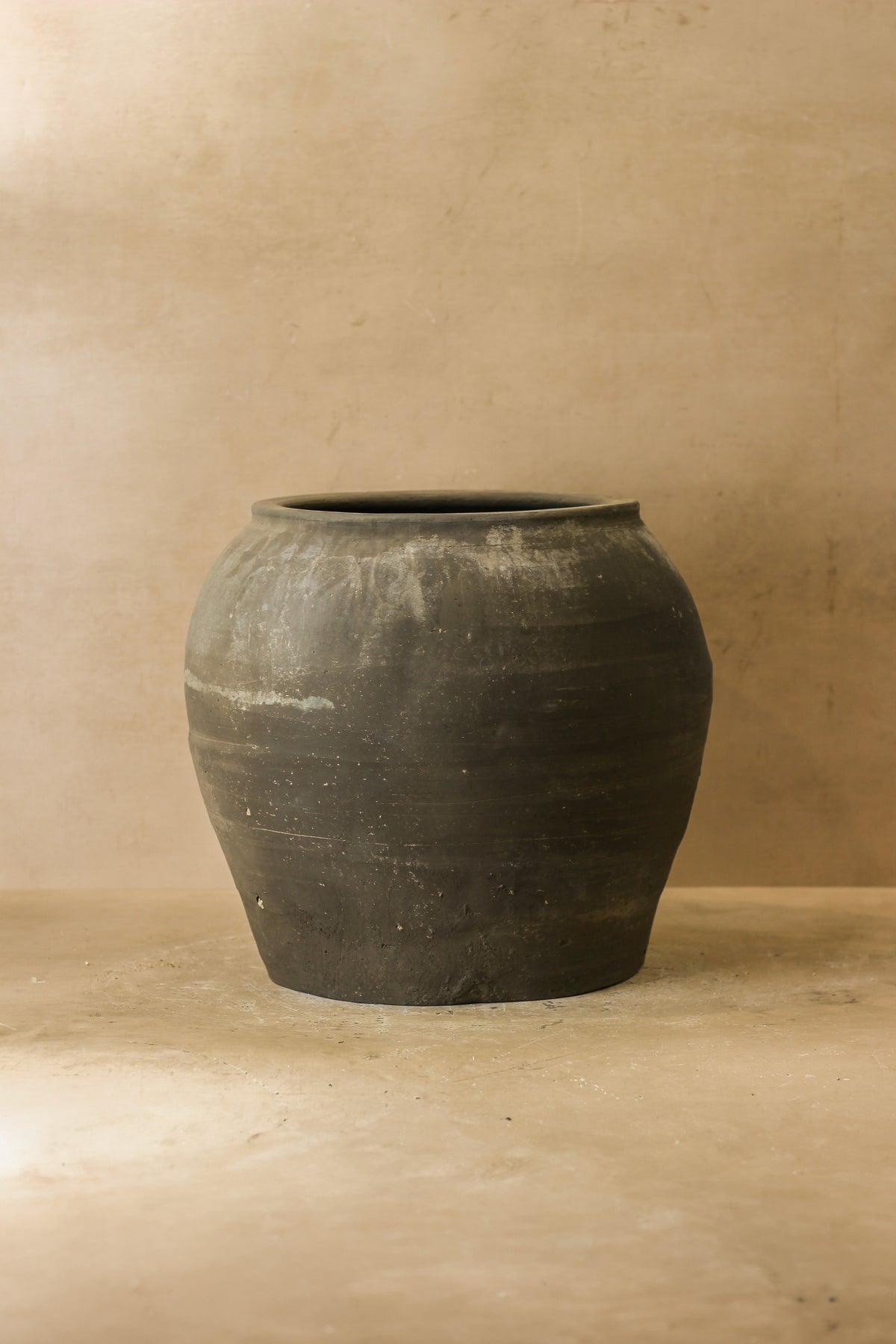 Vintage Dark Pot - No 67