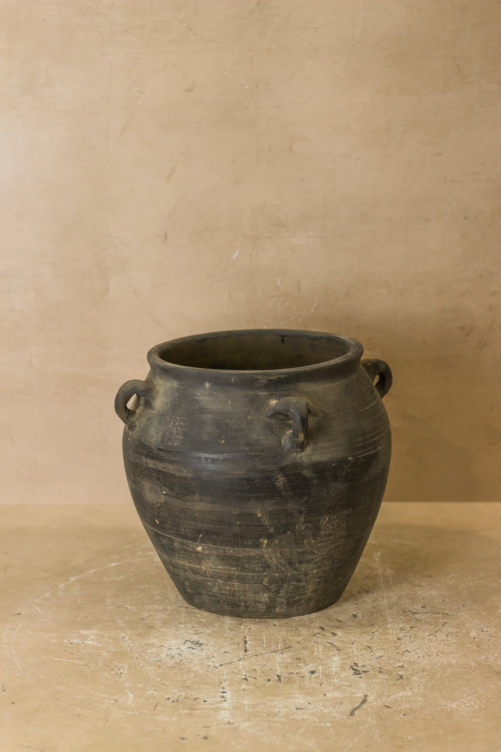 Vintage Dark pot with ears - E4.23