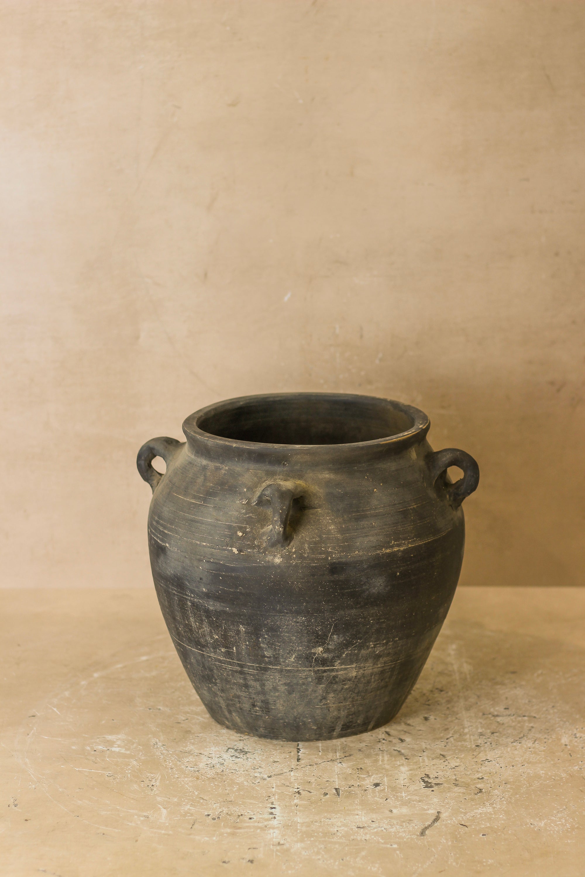 Vintage Dark pot with ears - E4.23