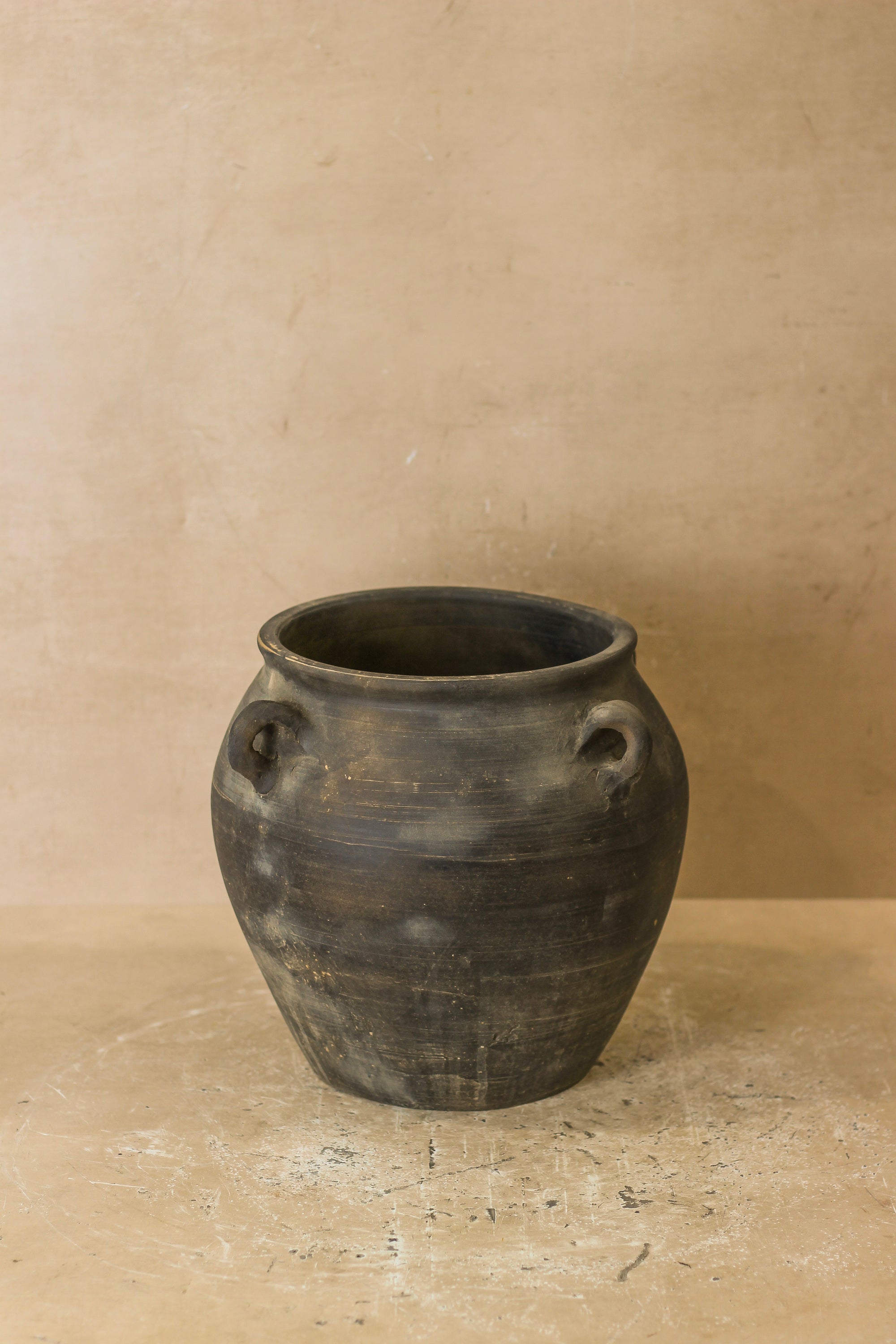 Vintage Dark pot with ears - E4.23