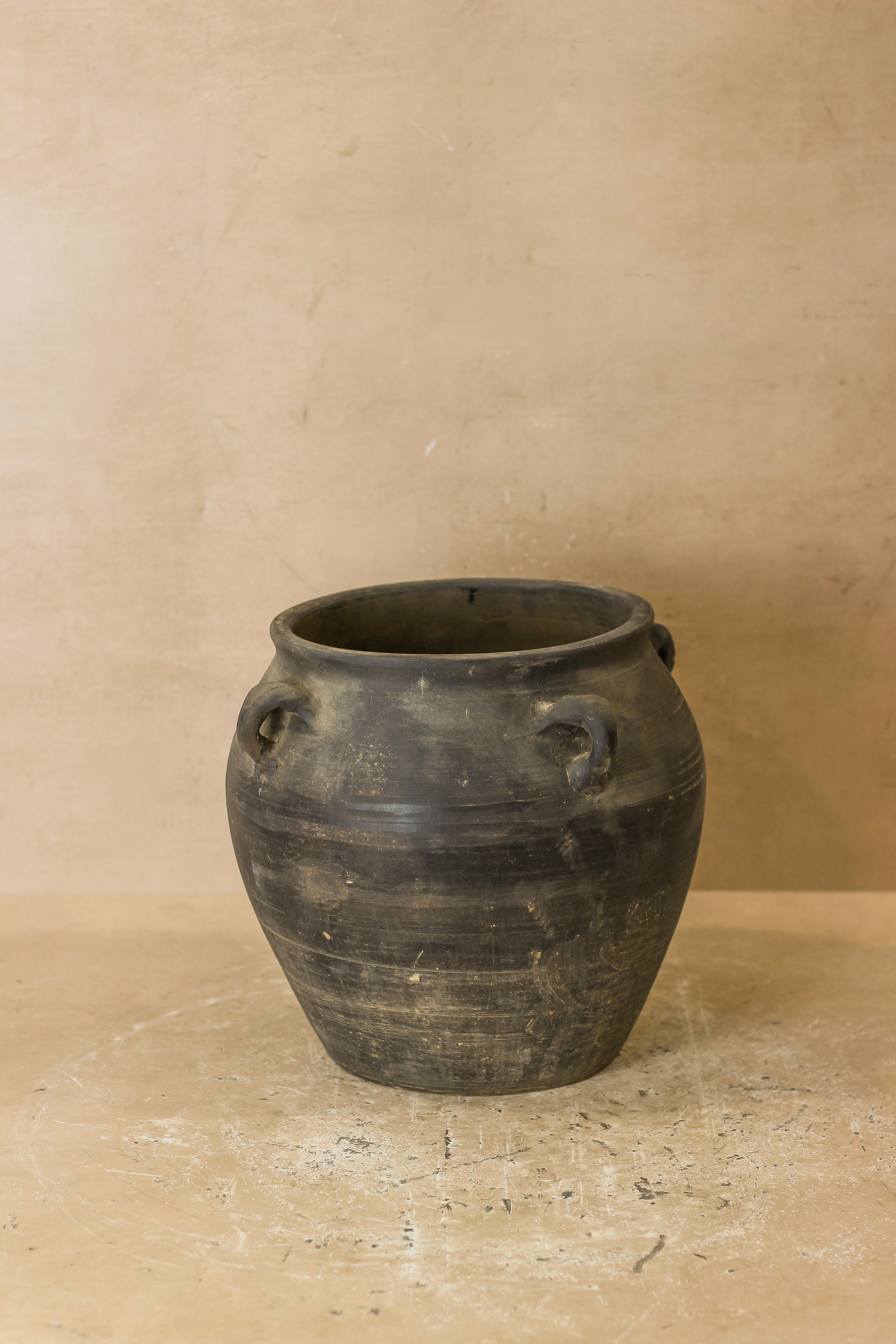 Vintage Dark pot with ears - E4.23