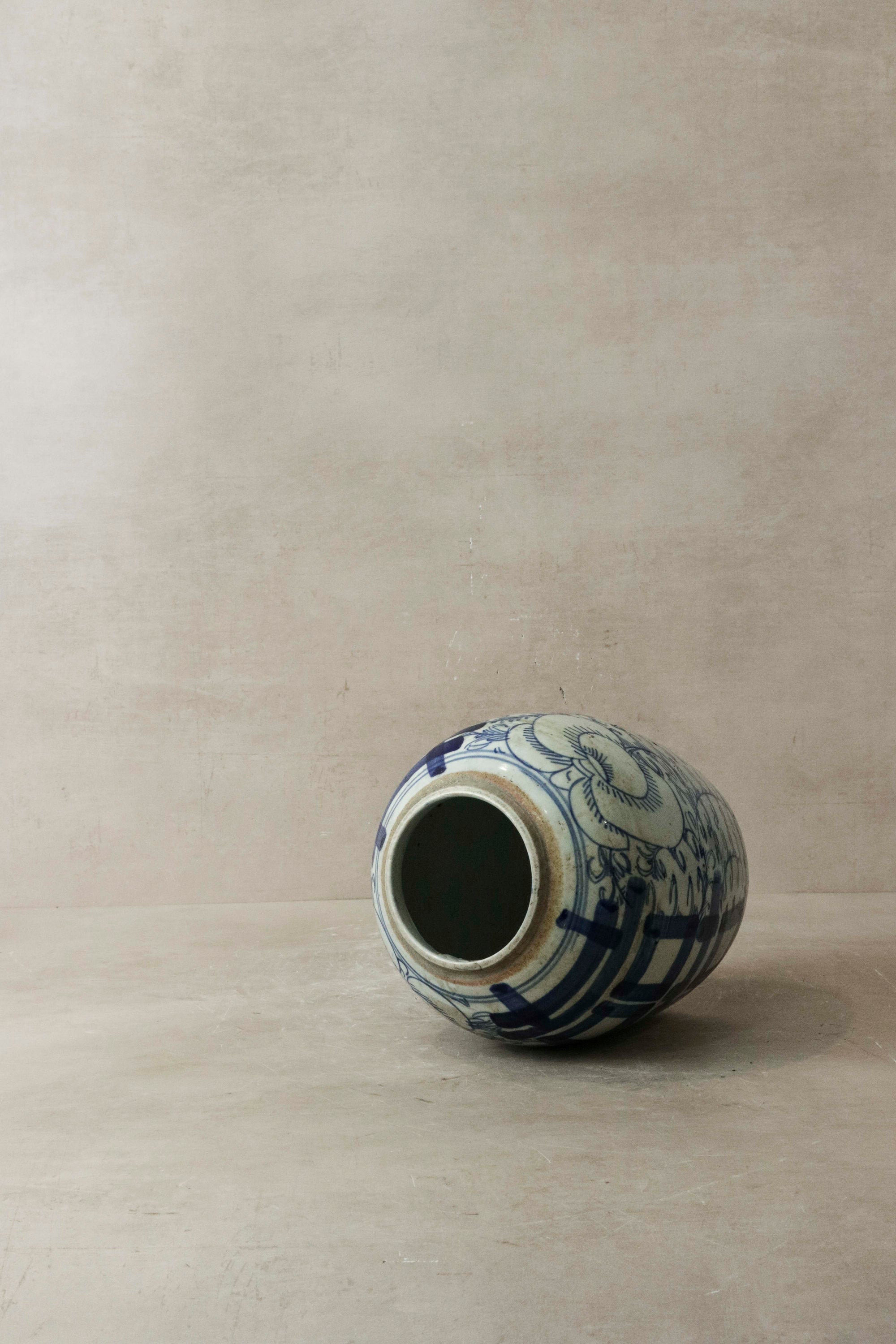 Old Blue & White Porcelain Jar n° 1