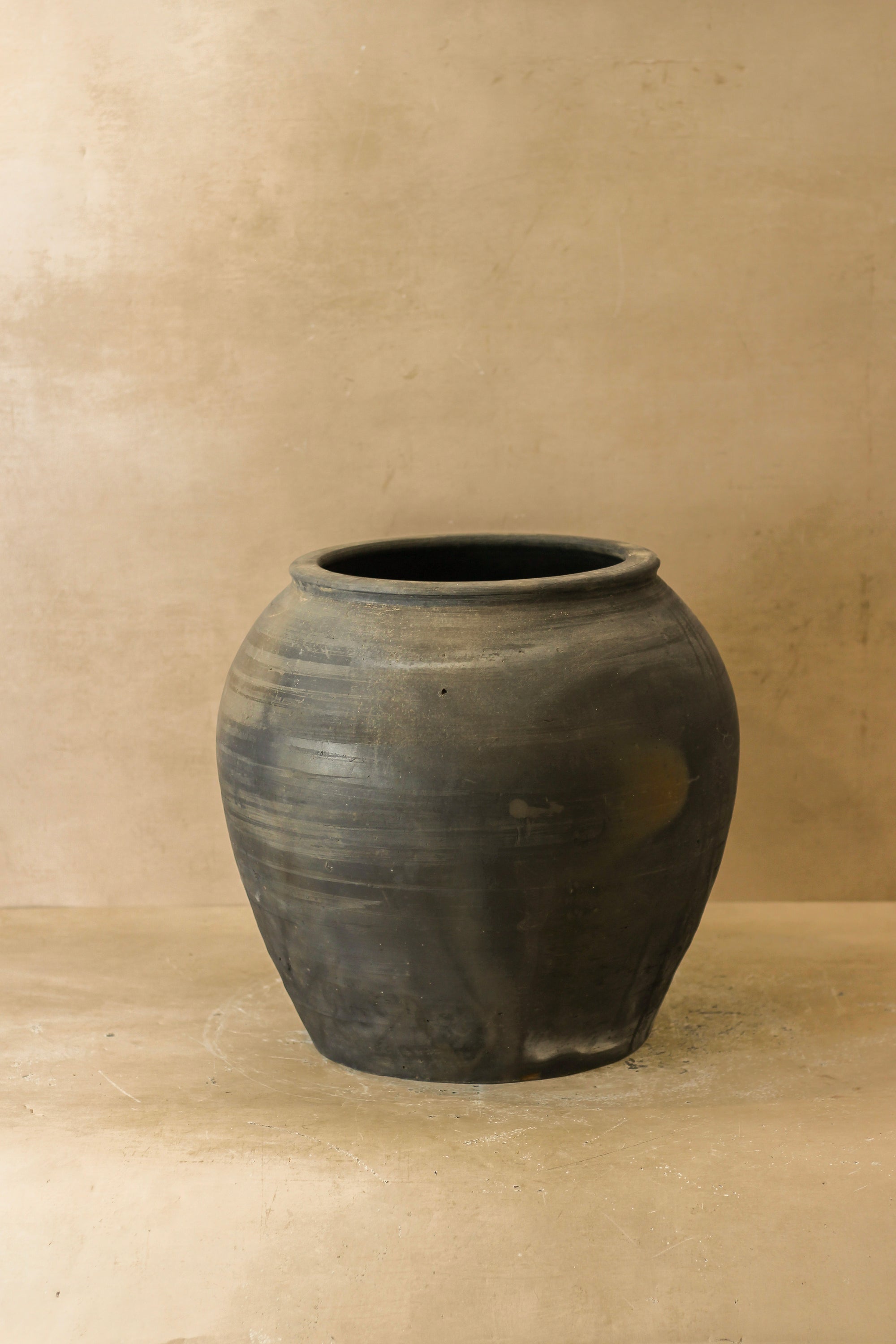 Vintage Dark Pot - No 61