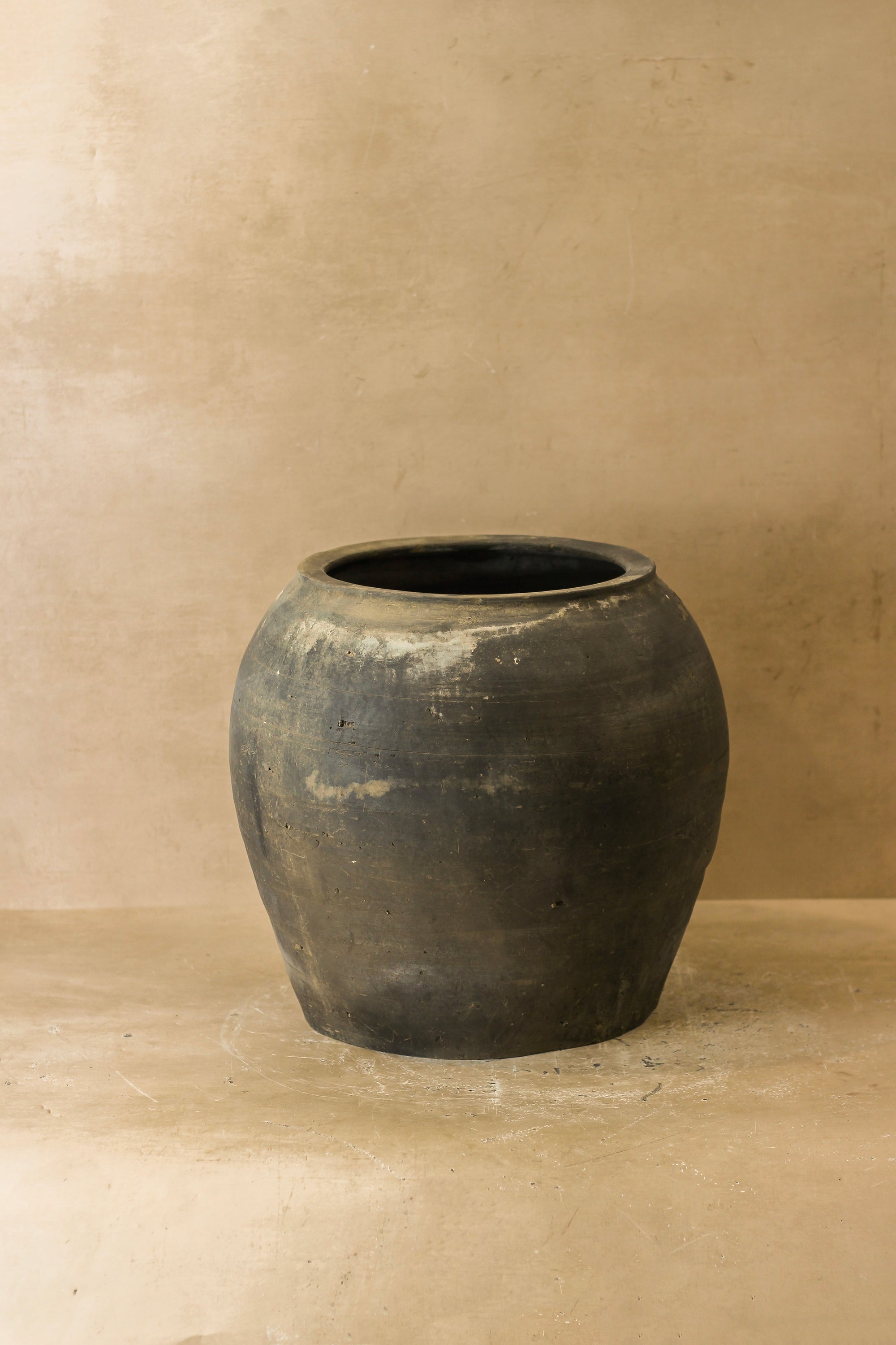 Vintage Dark Pot - No 64